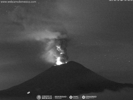 Este domingo el Popocatépetl emitió impresionantes bombas de lava (Video)