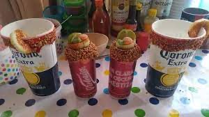 En Puebla capital prolifera la venta de micheladas ilegalmente; “por aquí se cierra un negocio y se abren 10 más”, señala Normatividad