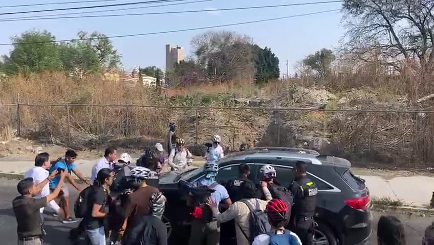 Detienen a conductor que atropelló a manifestantes en la Recta a Cholula