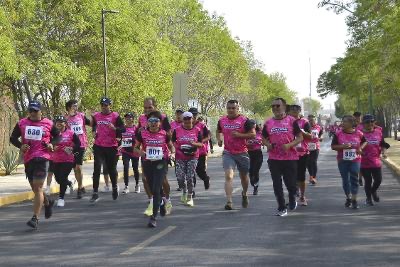 Cientos de universitarias se dieron cita en la Carrera de la Madre Universitaria  