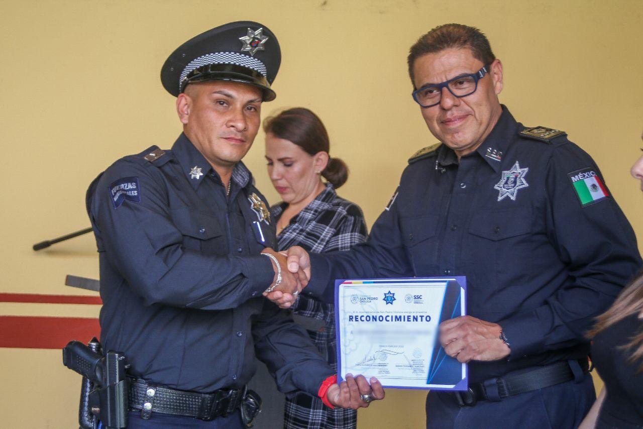 Entregan estímulos a policías destacados de la SSC de San Pedro Cholula