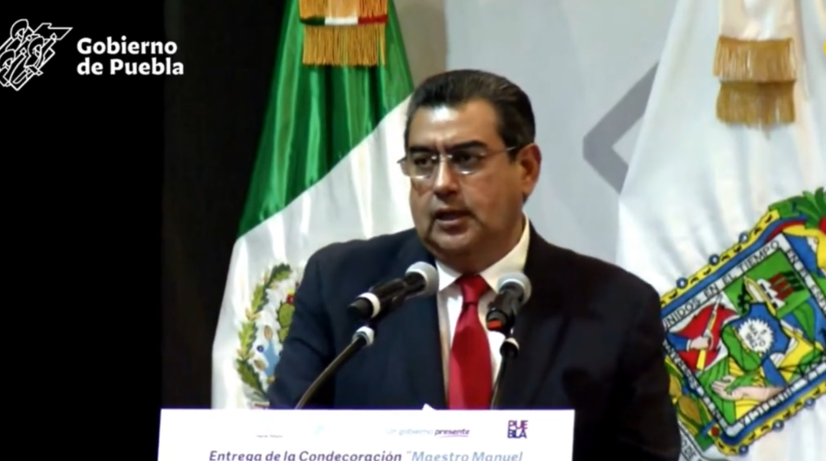 Gobierno de Puebla entrega estímulos económicos por 205 mdp a docentes 