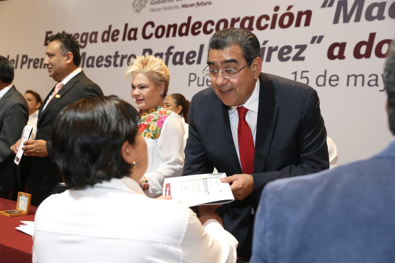 Exhorta Sergio Salomón a maestros seguir trabajando por futuro de las siguientes generaciones