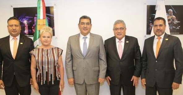 Reitera Sergio Salomón trabajo conjunto con magisterio por futuro de las siguientes generaciones