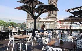 En Puebla podría haber  un decreto para prohibir a los restaurantes el uso de terrazas  públicas 