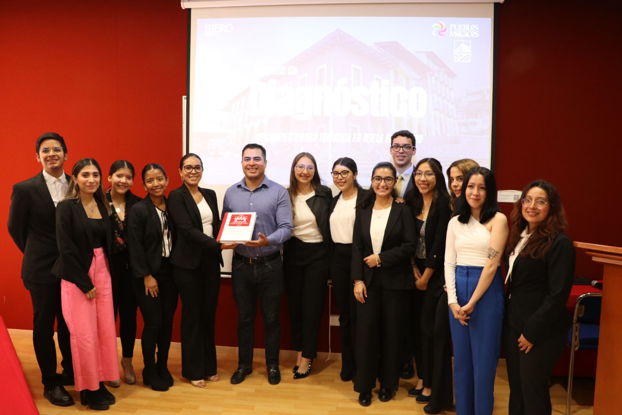 Estudiantes Ibero Puebla presentan estrategias para el turismo en Tetela de Ocampo