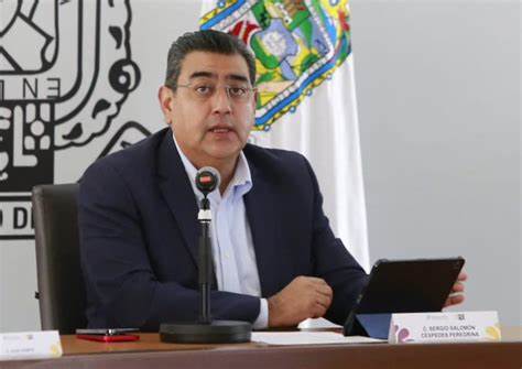 Gobernadores de Morena firman desplegado en apoyo a AMLO por rechazo de Perú