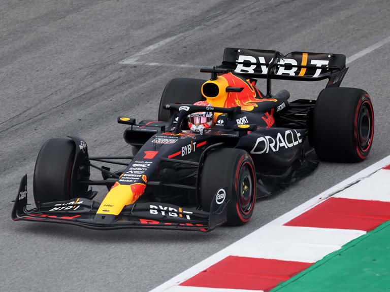 Max Verstappen manda en España; ‘Checo’ finaliza cuarto