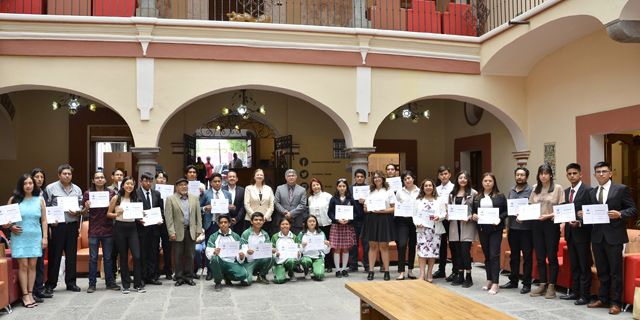 Otorgan reconocimientos a ganadores del Concurso La Bobina de Tesla