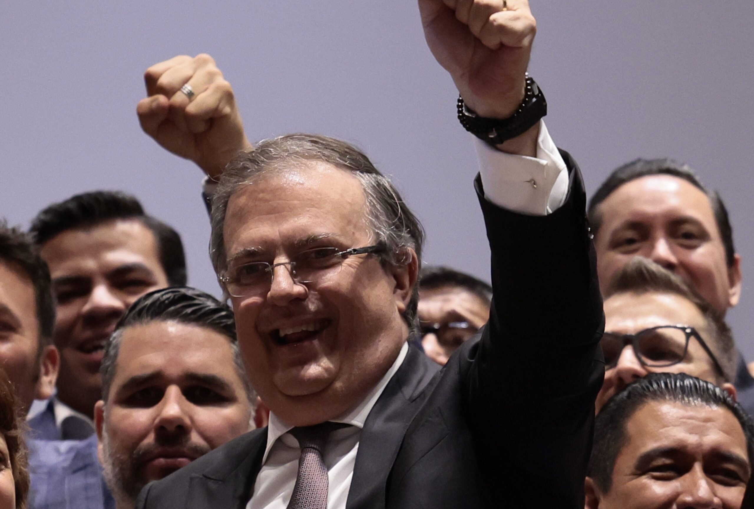 Marcelo Ebrard entregó personalmente al presidente Andrés Manuel López Obrador su renuncia como secretario de Relaciones Exteriores.