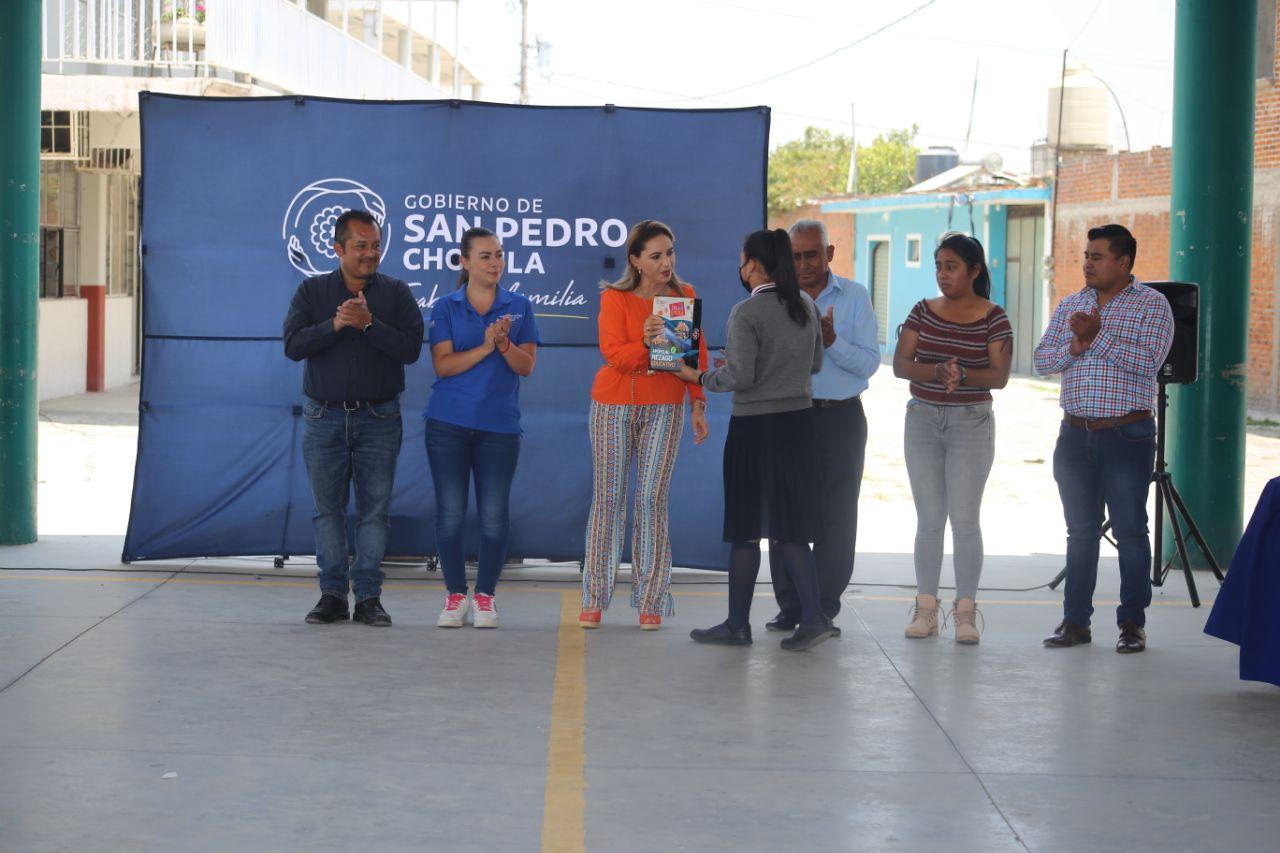 Lo que sea necesario en educación, lo vamos a seguir invirtiendo: Paola Angon