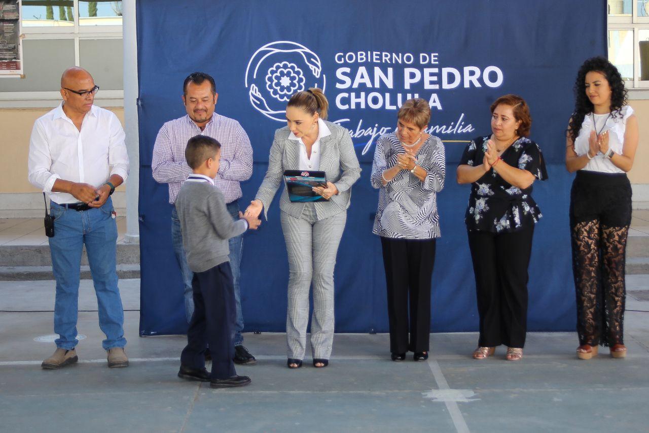 Concluye Paola Angon entrega “Va por la niñez Cholulteca”
