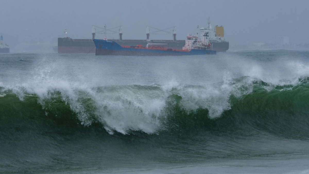 Adrián ya es huracán categoría 1; habrá tormentas en cinco estados
