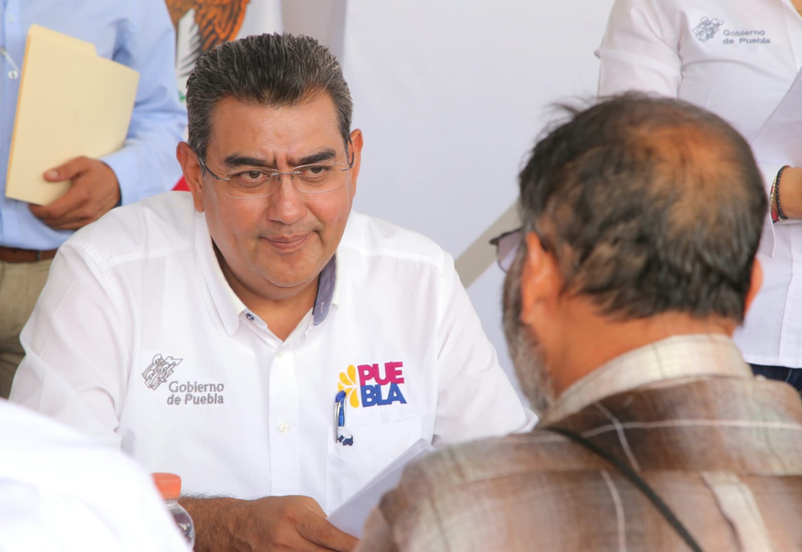 Al encabezar “Lunes Ciudadano”, Salomón Céspedes escuchó y atendió de manera directa las peticiones de los habitantes de Teziutlán