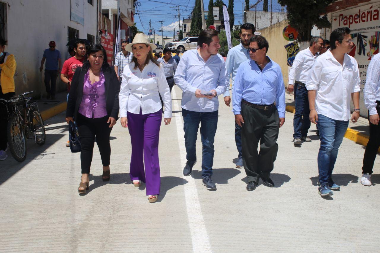 Paola Angon entrega pavimentación de Avenida 5 de mayo, petición solicitada por casi diez años