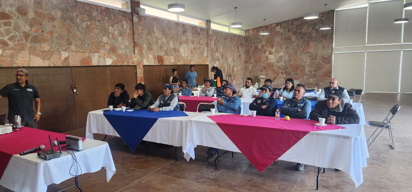 Tras quejas por poda irregular, Comuna de Puebla certifica a arboleros en poda de altura