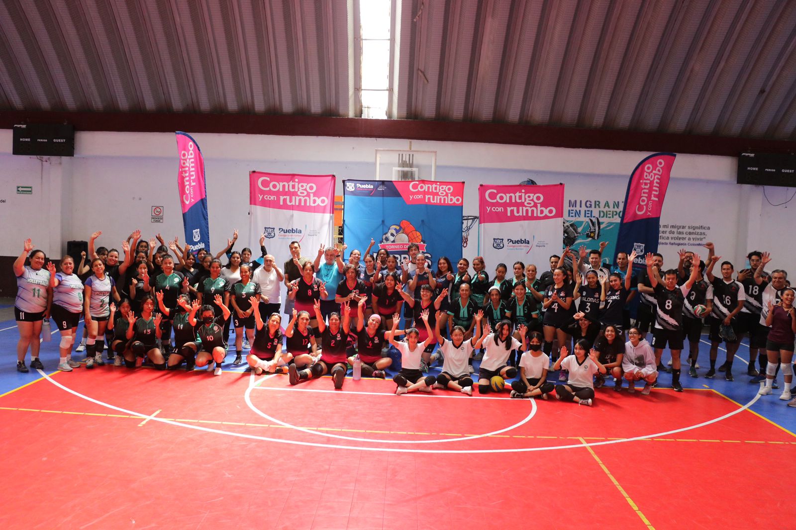 Participan más de 300 jóvenes en Torneo de los Barrios de Voleibol en la capital