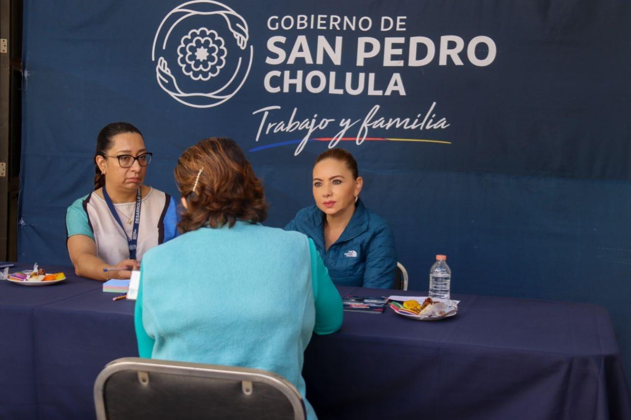 Paola Angon encabeza Martes Ciudadano en la presidencia y dona libros a Juntas Auxiliares