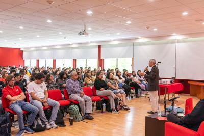 De Roux, SJ exhorta a incorporar a víctimas a la acción social universitaria