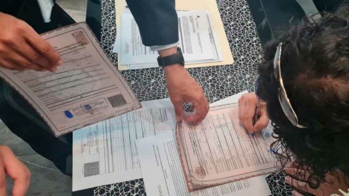 Entregan primera acta de nacimiento con género no binario en Puebla