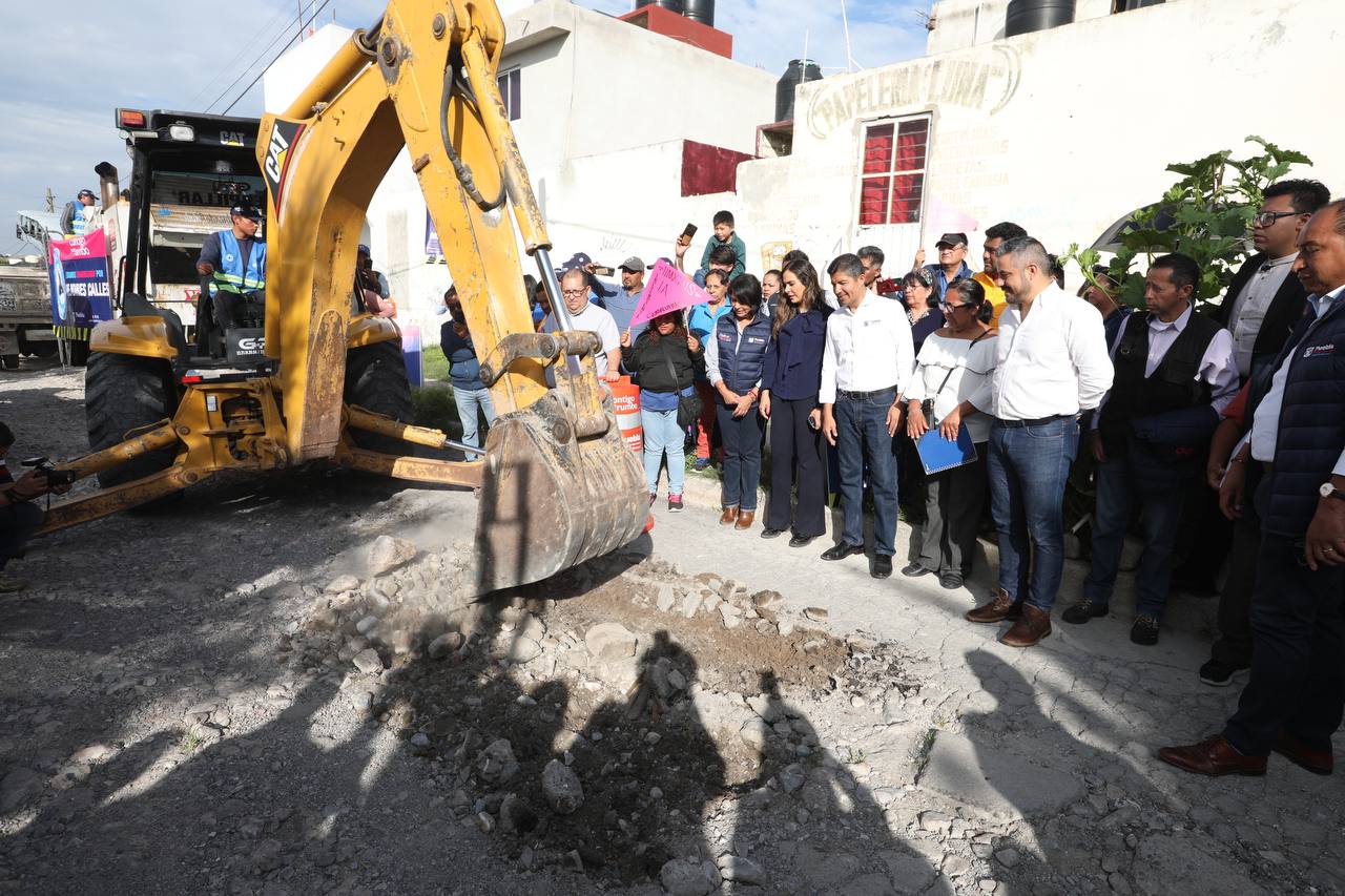 Arranca pavimentación de vialidad en la Guadalupana en San Francisco Totimehuacán