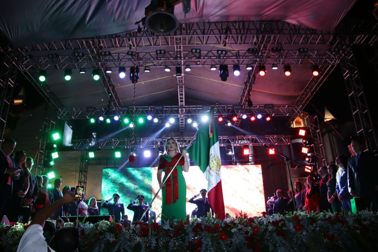 Paola Angon da el Grito de Independencia en San Pedro Cholula 2023
