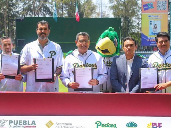 Encabeza Sergio Salomón entrega de concesión por 15 años del Parque de Béisbol Hermanos Serdán