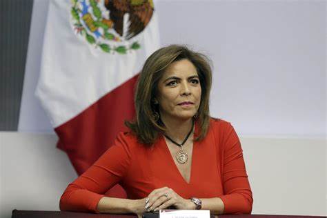 Renuncia Olivia Salomón; confirma interés por la gubernatura de Puebla