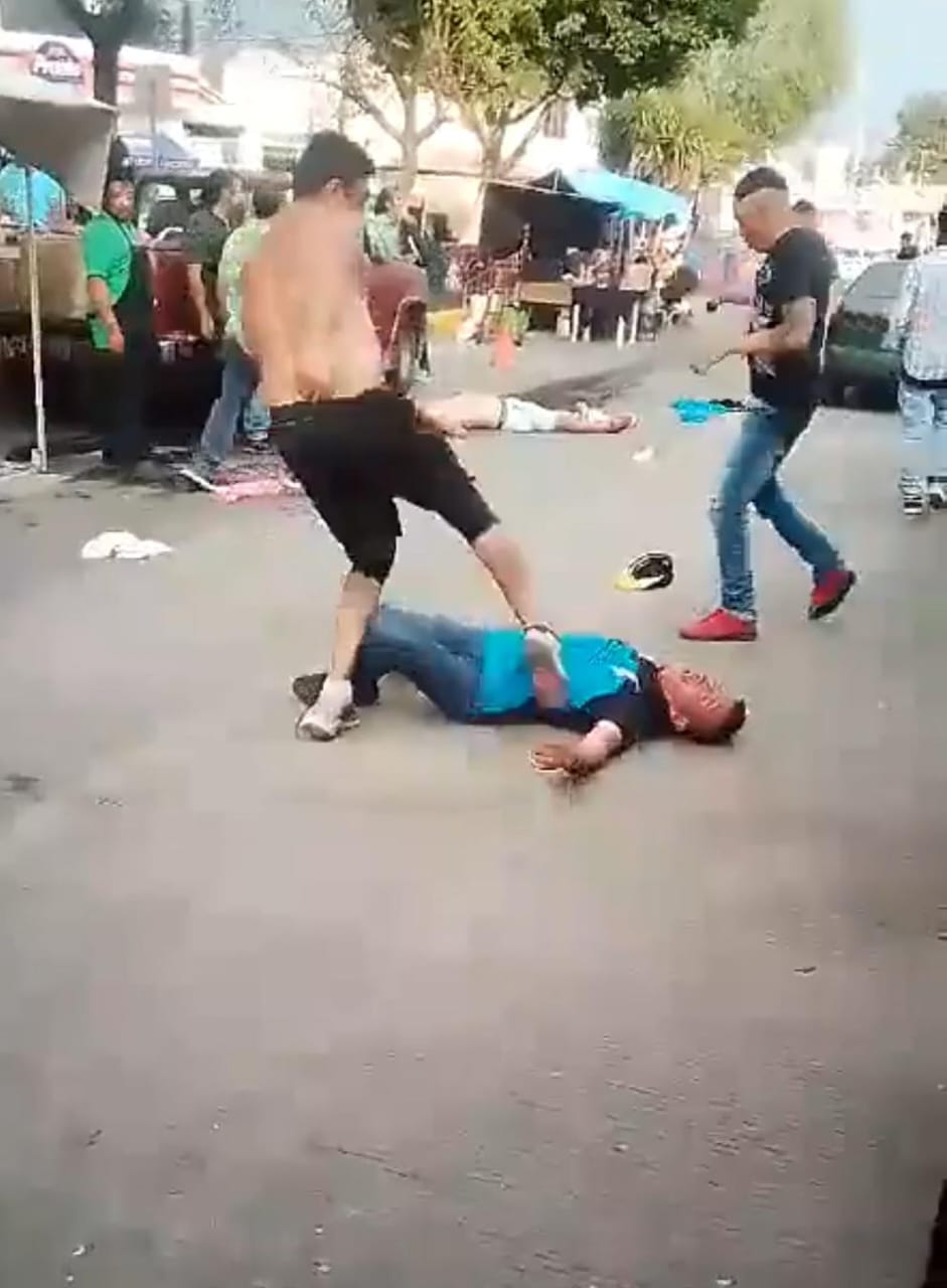 Se desató batalla campal entre comerciantes de la Romero Vargas