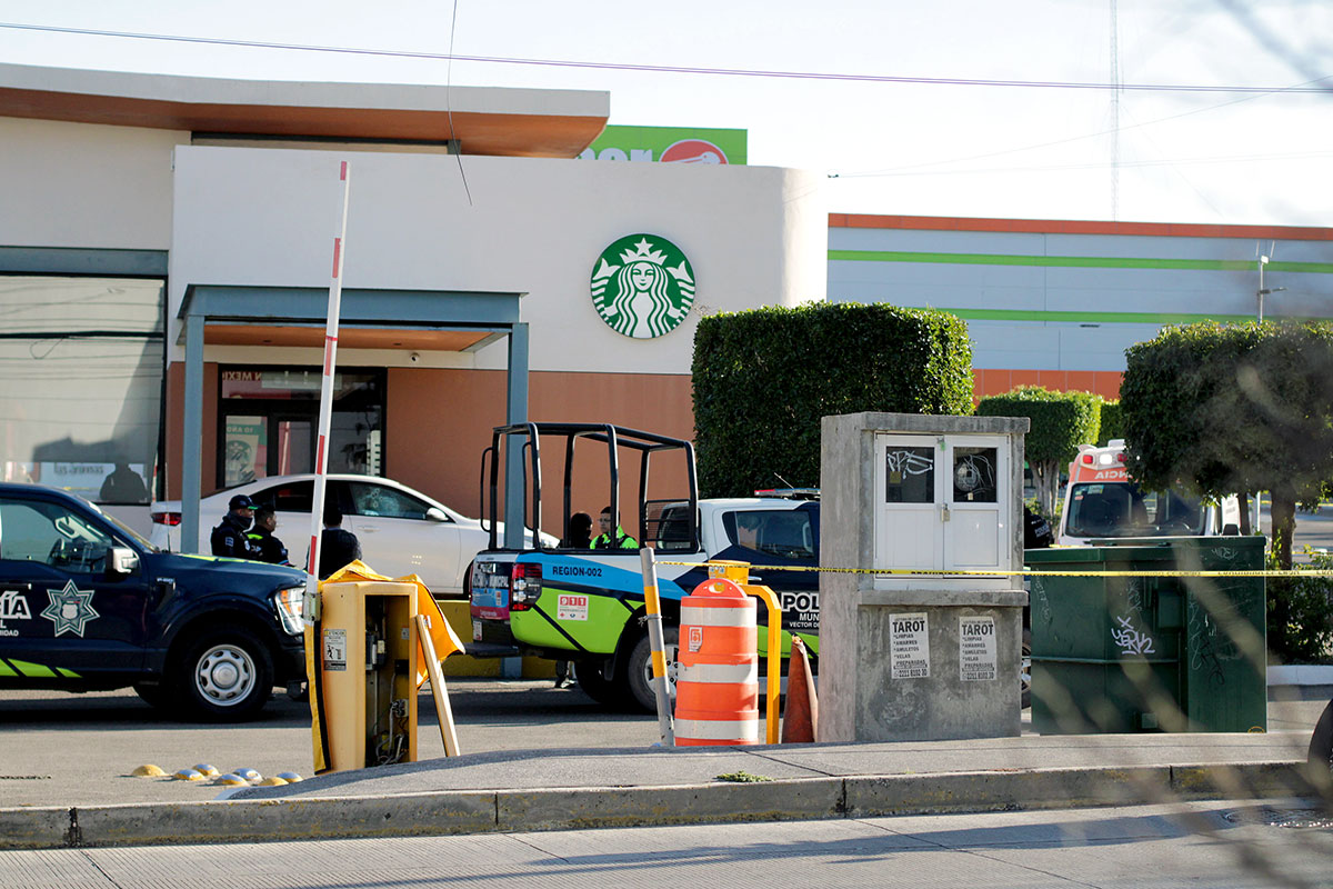 Ejecutan a un hombre y dejan herido a otro en el estacionamiento de Galería Las Ánimas