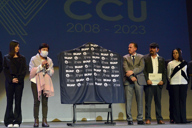 El CCU celebra su XV aniversario con una fiesta de color, luces, música y arte