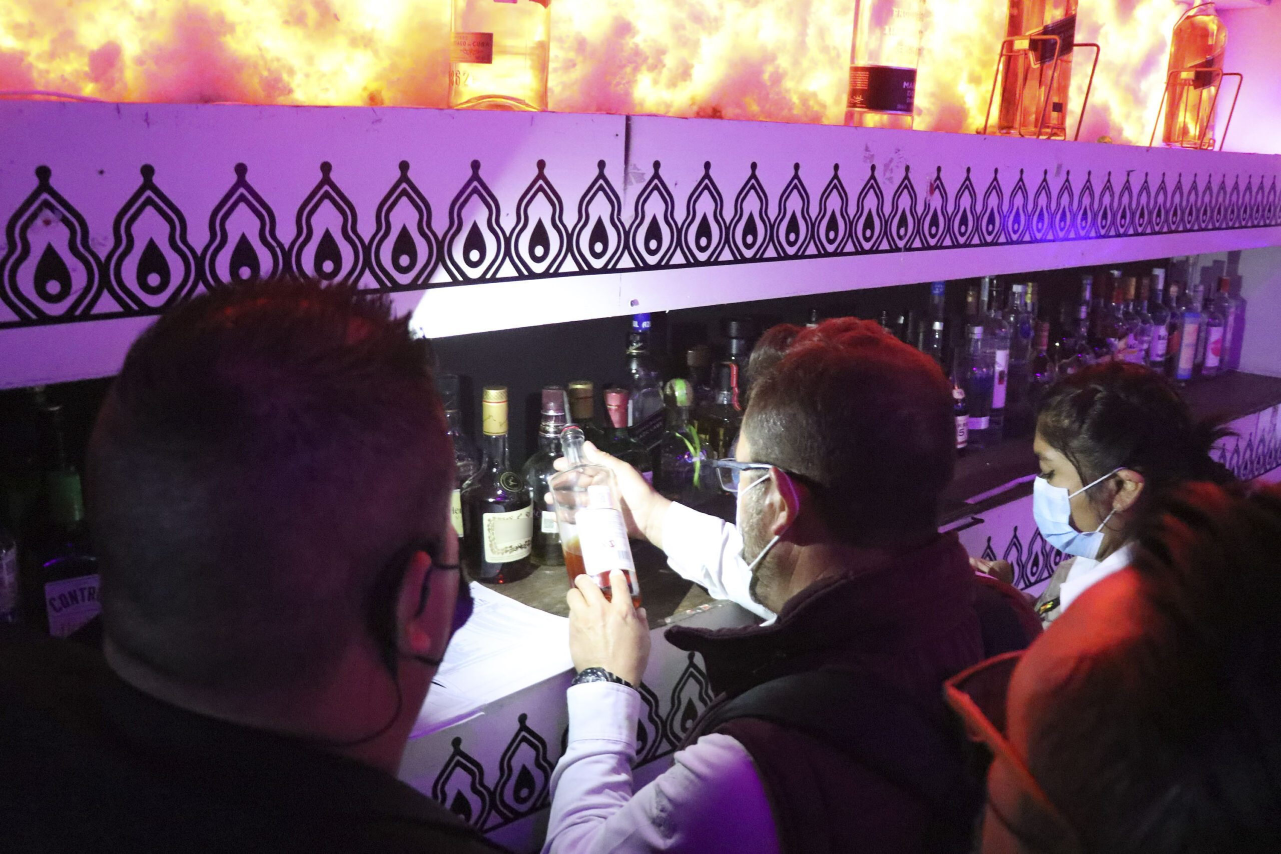 Realiza Salud operativos para evitar venta de bebidas alcohólicas a menores de edad
