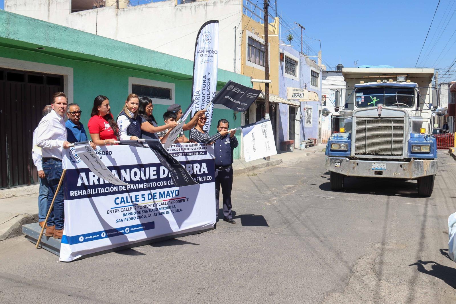 Paola Angon da arranque a dos obras en beneficio de vecinos de Santiago