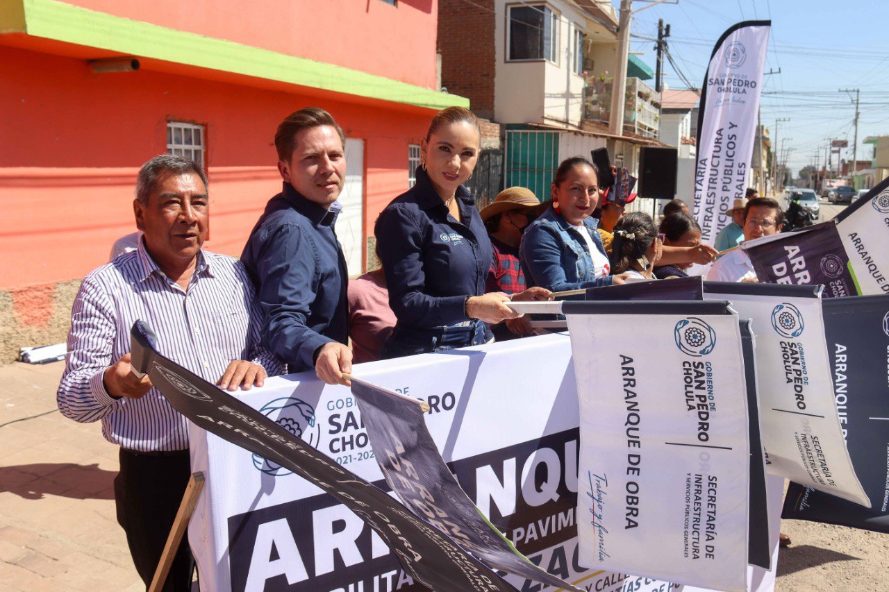 Paola Angon iniciativa pavimentación de la Calle Zacapoaxtla en beneficio de familias de Cocoyotla