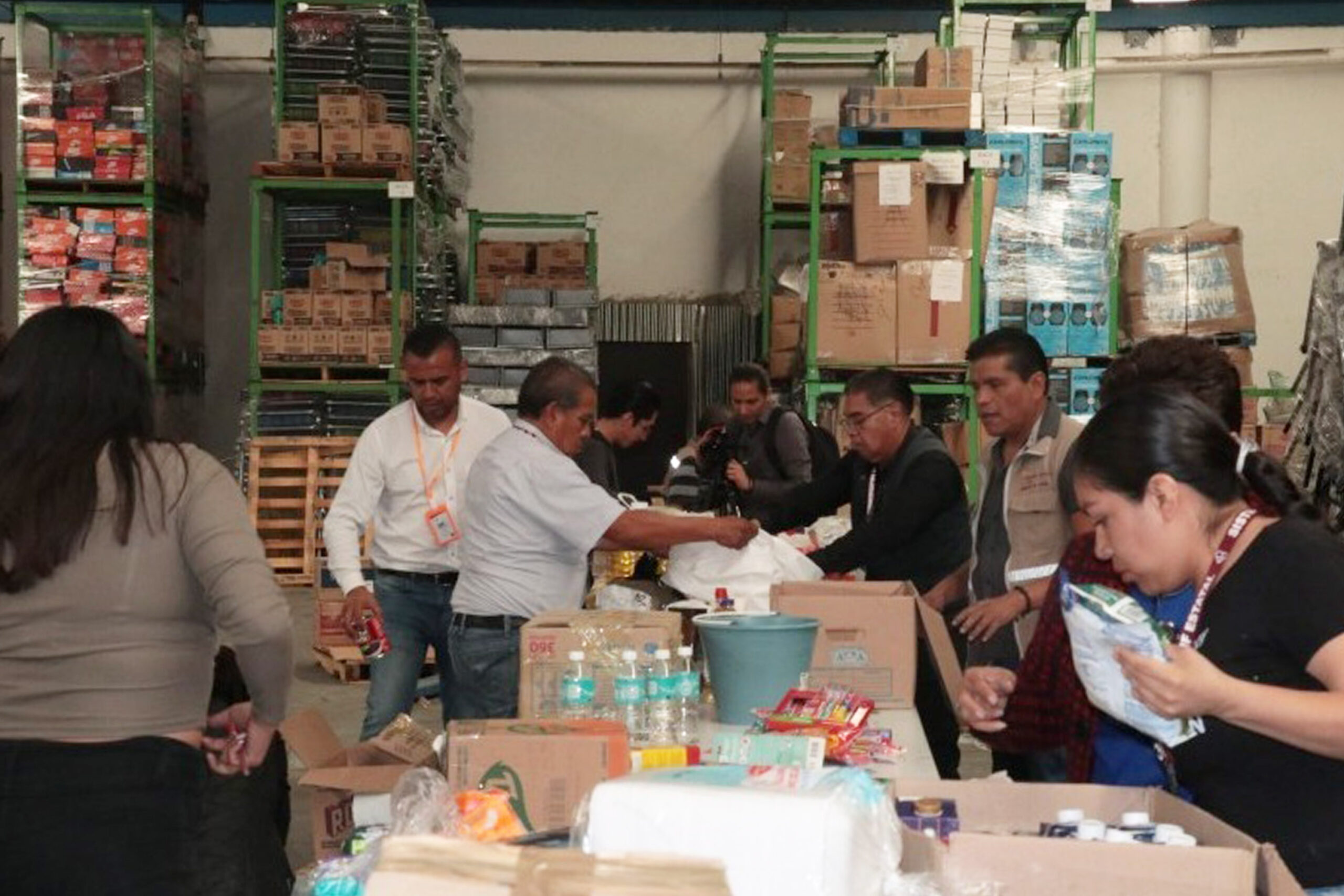 Dirige Gaby Bonilla preparación de primer convoy con 60 toneladas de ayuda a Guerrero