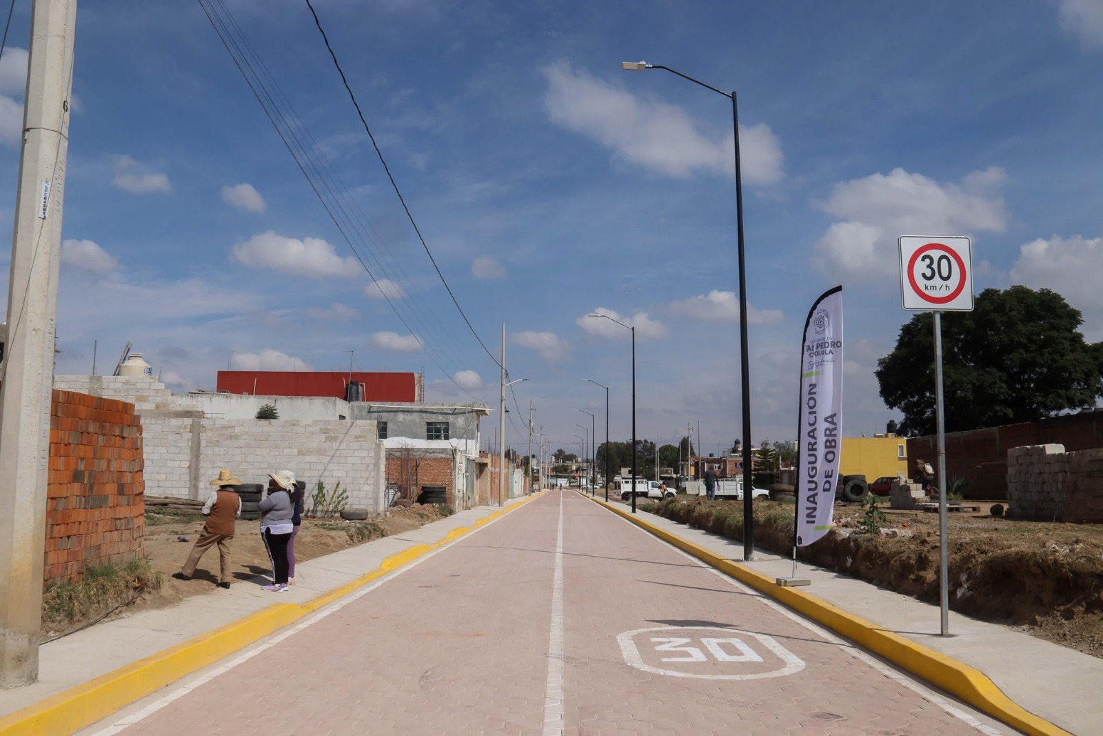 Paola Angon continúa inaugurando calles con la entrega de la tercera de Allende, en beneficio de vecinos de Tepontla