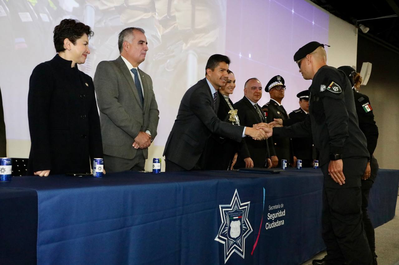 Se gradúan 61 nuevos policías en Puebla capital
