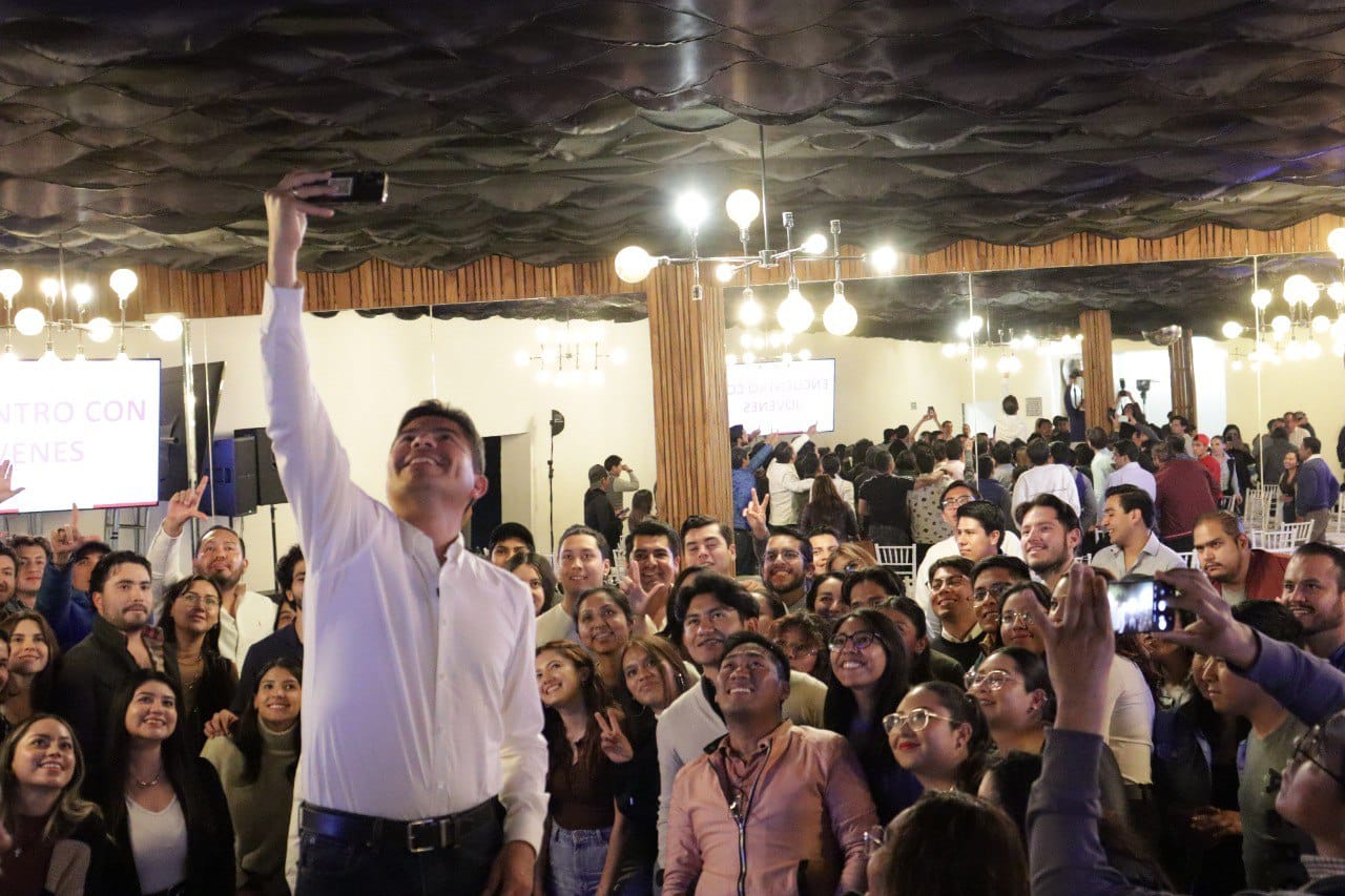 Mario Riestra y Eduardo Rivera se reúnen con universitarios