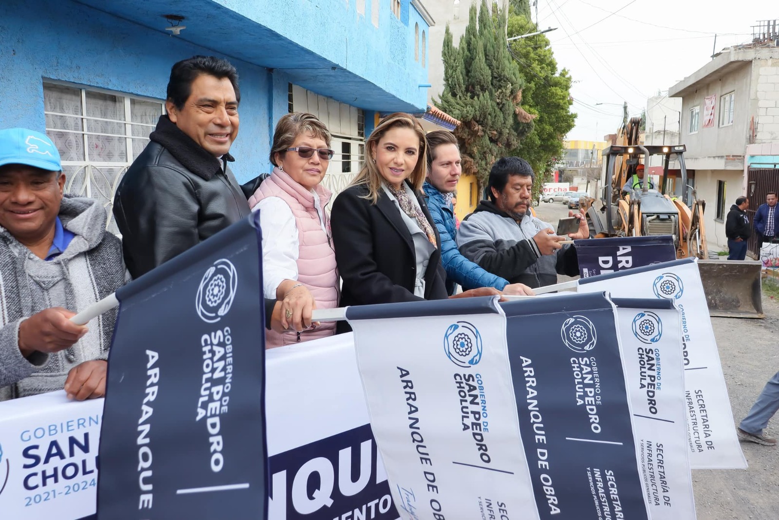 Paola Angom arranca pavimentación de calles Miguel Hidalgo y Álvaro Obregón en Momoxpan