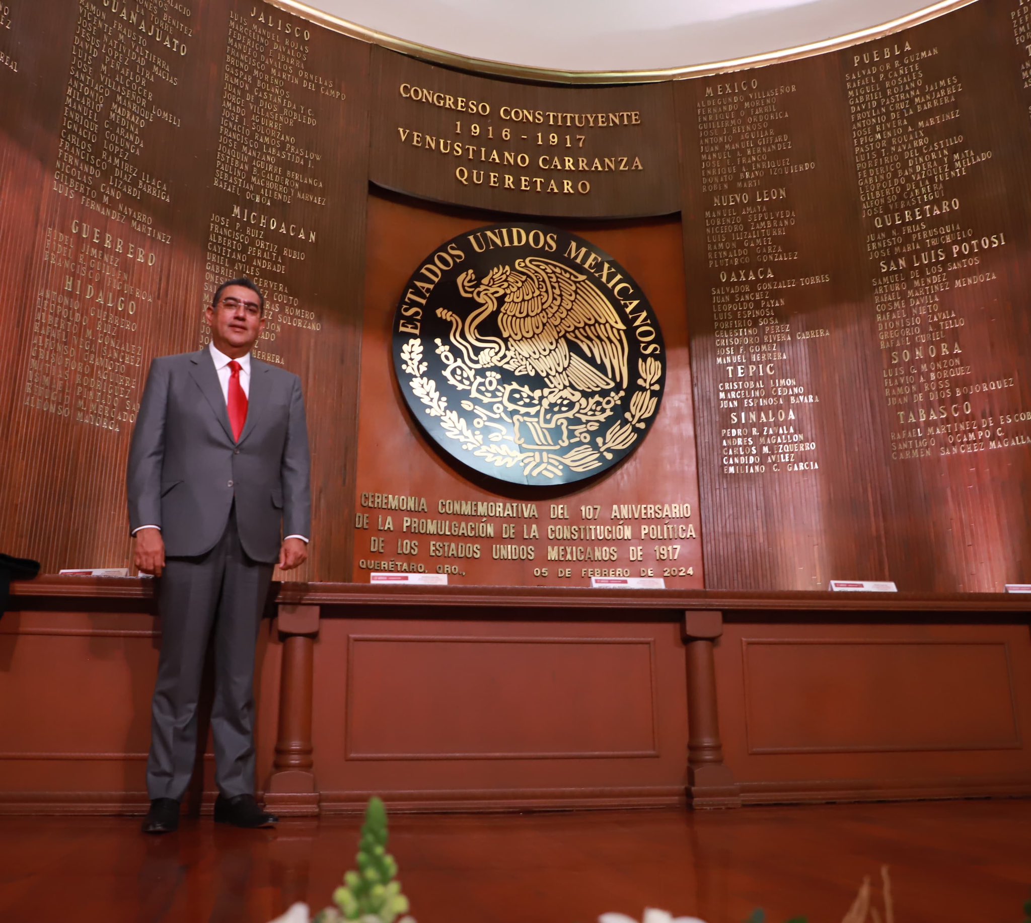 Asiste Salomón Céspedes a la Ceremonia Conmemorativa del 107 Aniversario de la Promulgación de la Constitución Mexicana 