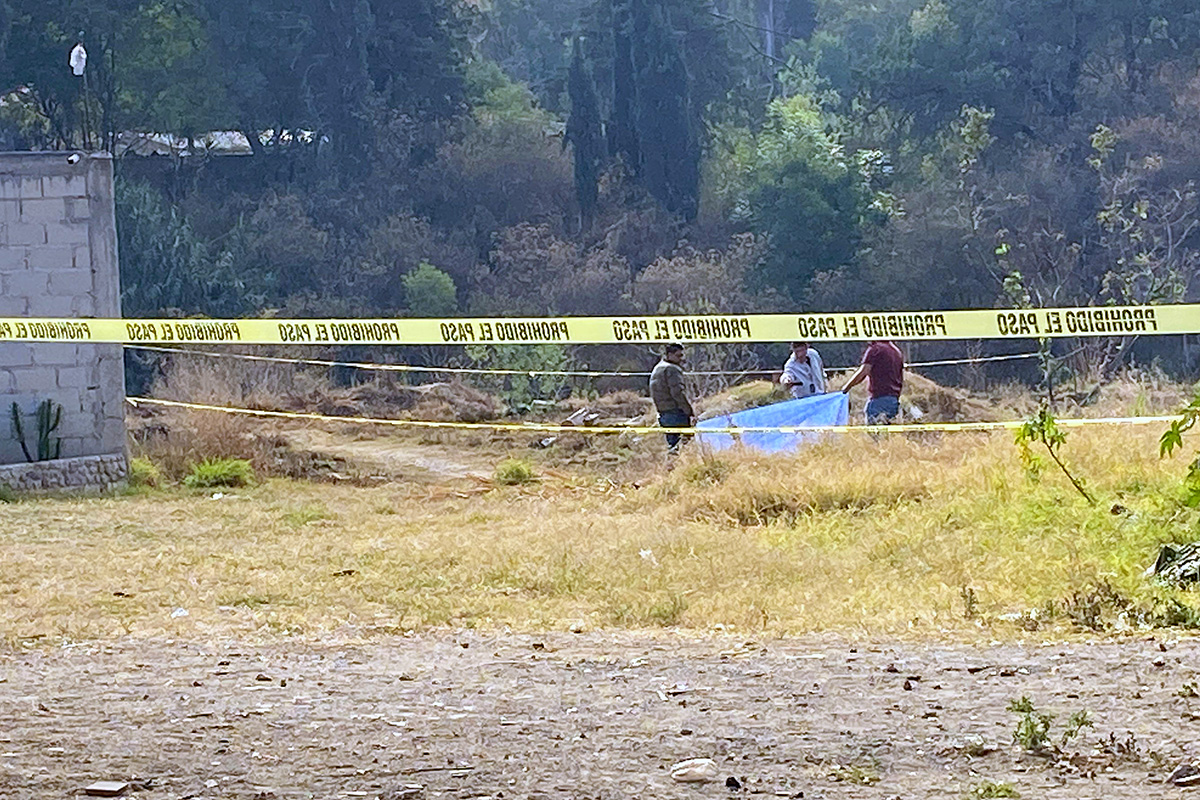 Encuentran un cuerpo carbonizado en un terreno baldío en Flor del Bosque