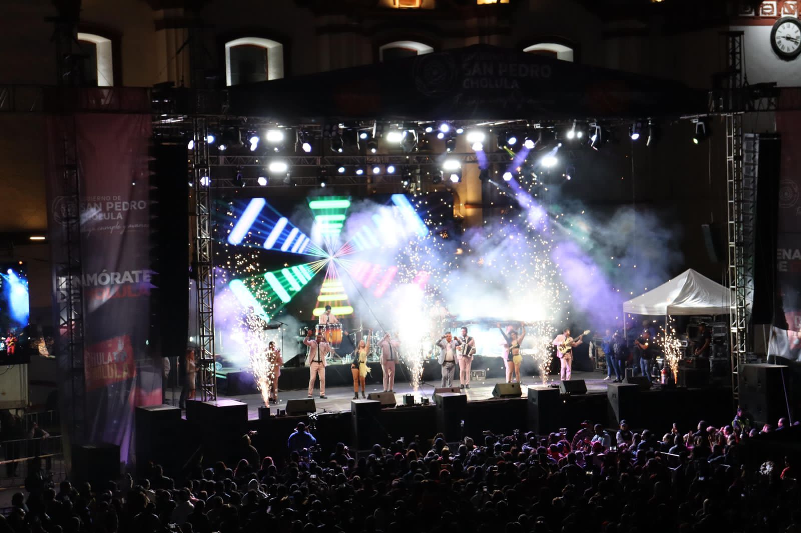 Çon grupos musicales se celebró el Día del Amor y la Amistad en San Pedro Cholula