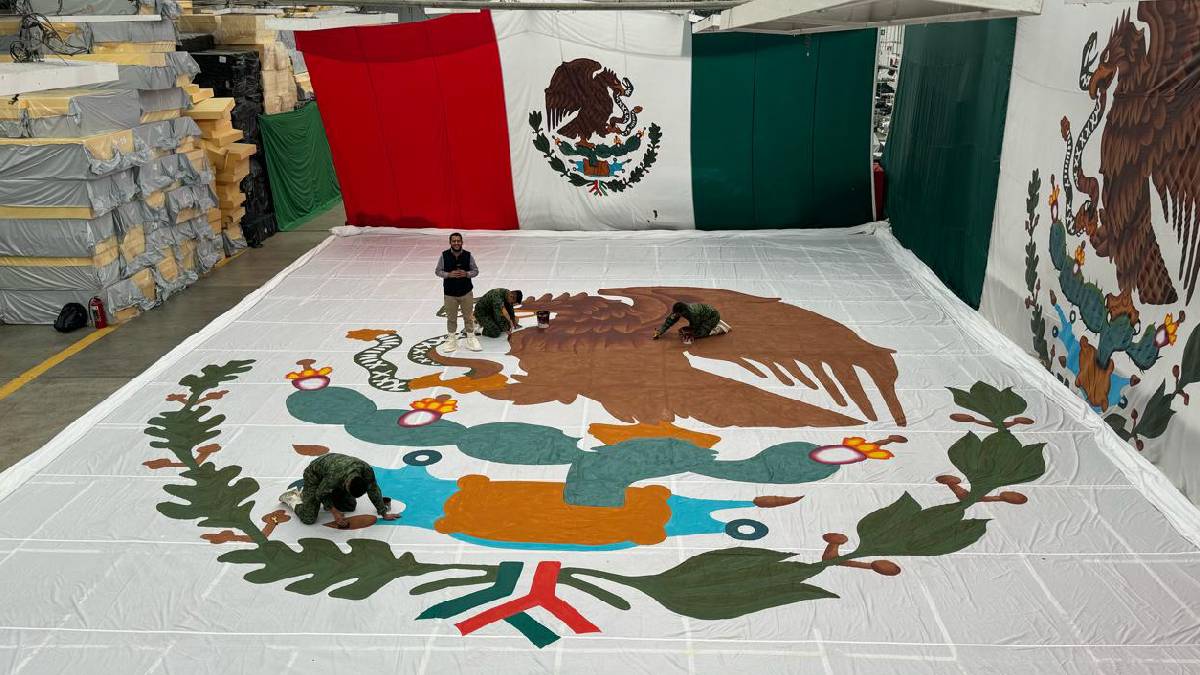 Día de la Bandera 2024: un recorrido por la fábrica donde se confecciona el lábaro patrio