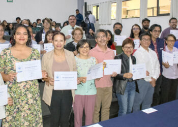 Entregan reconocimientos del Programa Institucional de Evaluación Académica a docentes