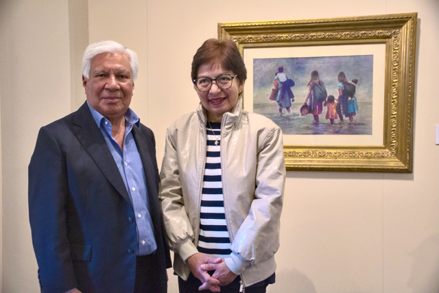 Recorre Rectora María Lilia Cedillo Ramírez la exposición “Caminando por la vida”