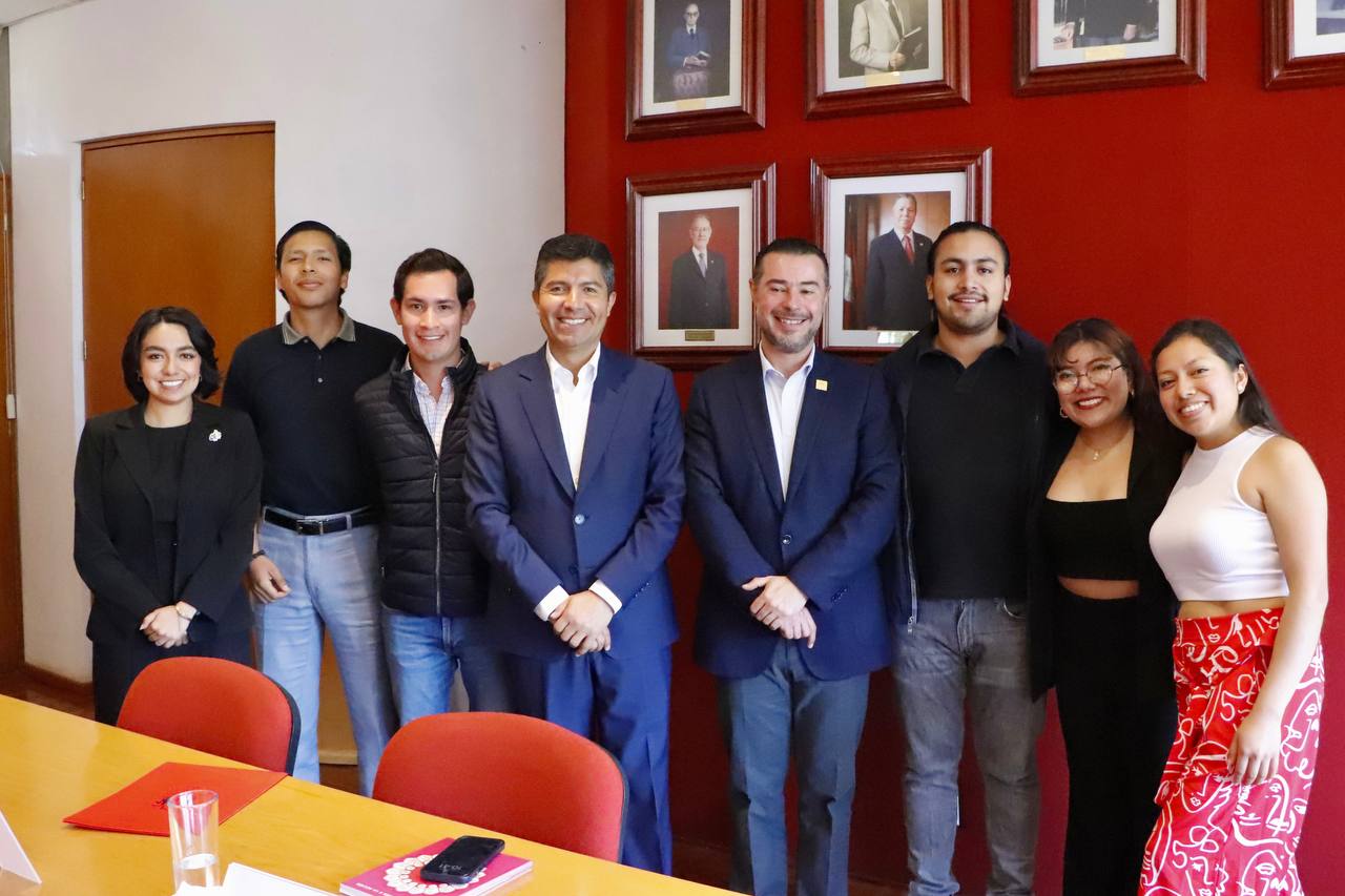 Participa Lalo Rivera en encuentro académico en la Ibero Puebla