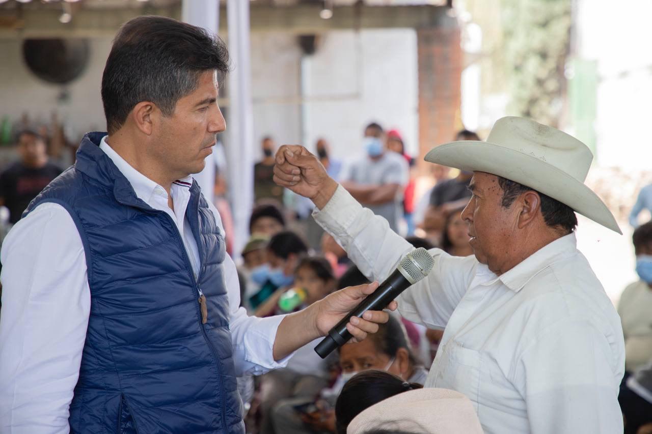 Lalo Rivera se reune con habitantes de zonas cercanas al Popocatépetl