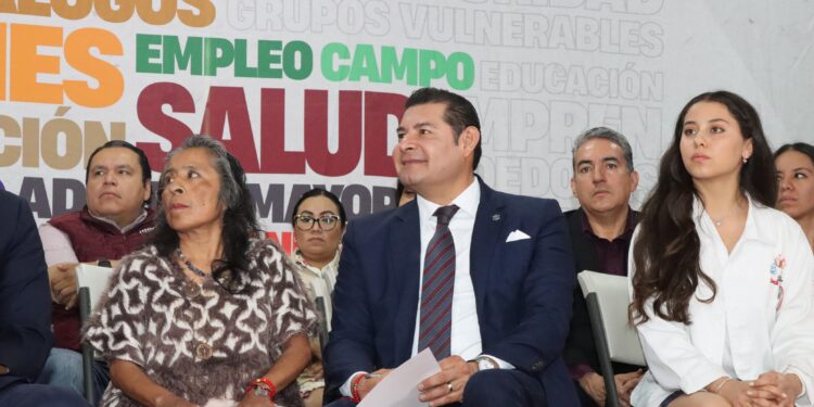 Armenta reconoce iniciativas que promueven la salud comunitaria