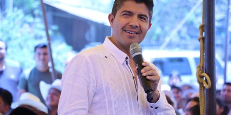 Reconoce Lalo Rivera lucha por la democracia en Tlacotepec de Porfirio Díaz