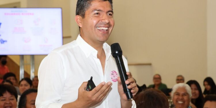 Lalo Rivera se reune con mujeres de Tehuacán y revela que encuestas reportan una tendencia favorable